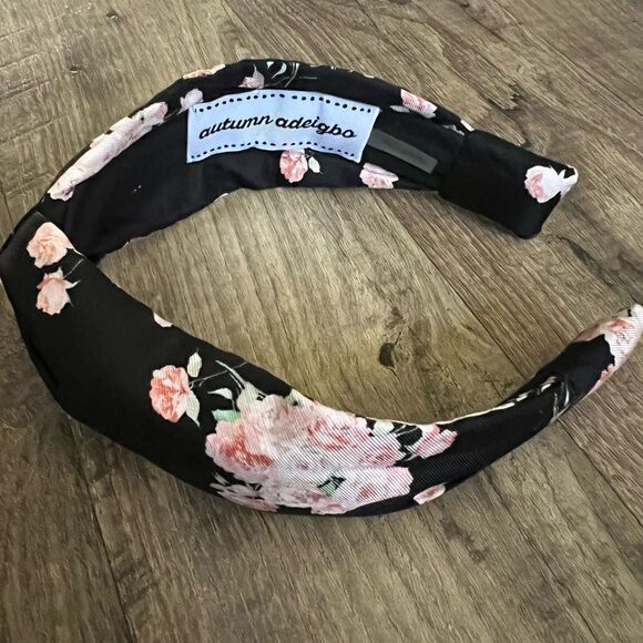 Autumn Adiegbo floral twist headband